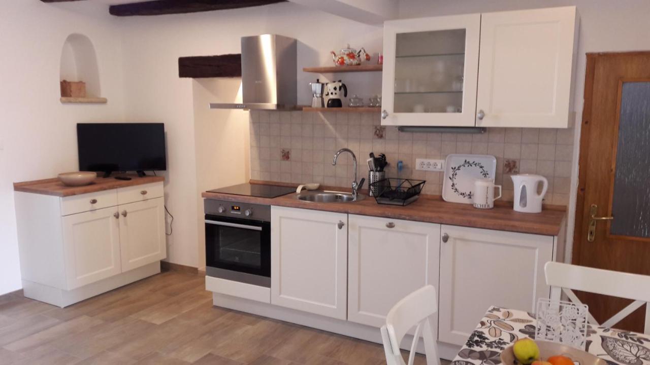 Apartment Nena- Apartman Sa Posebnim Ulazom U Prizemlju, Terasom I Zelenom Okucnicom Rakotule Exterior photo